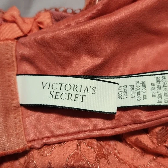 VICTORIA SECTRET Elegant Lace Coral Bra Size 40DDD. - Picture 8 of 11